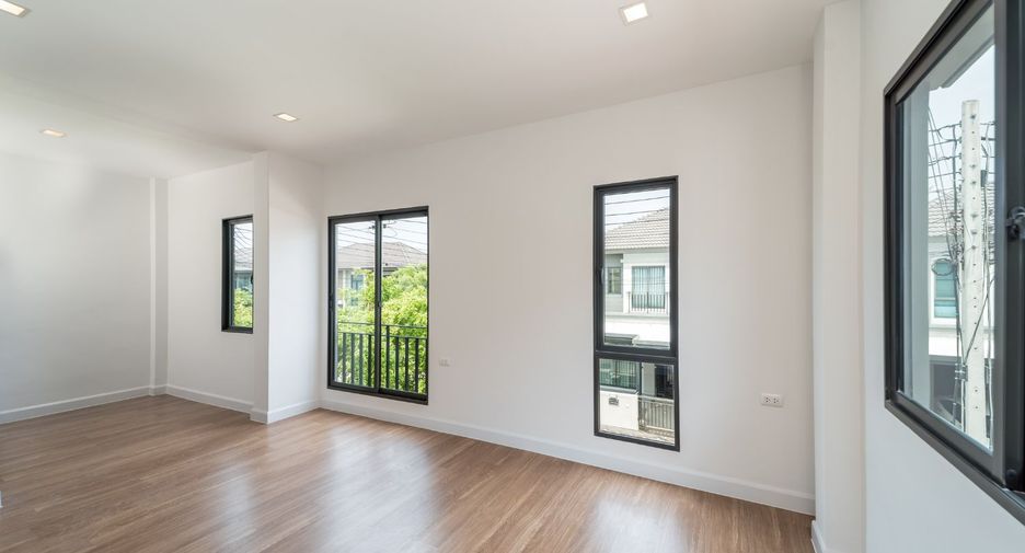 For sale 3 bedrooms house in Mueang Pathum Thani, Pathum Thani