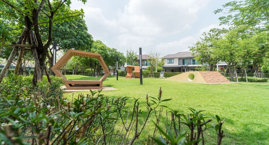 For sale 3 bedrooms house in Mueang Pathum Thani, Pathum Thani