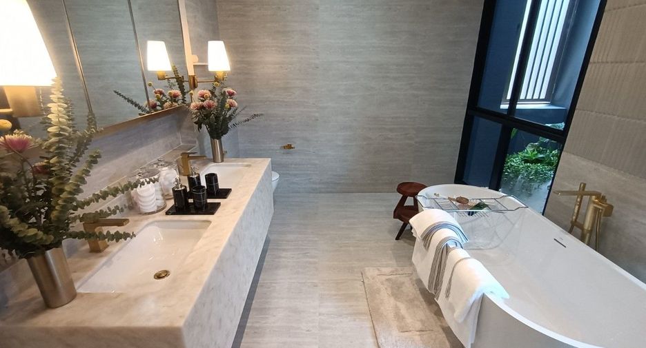 For sale 4 bedrooms house in Bang Kapi, Bangkok