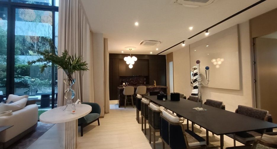 For sale 4 bedrooms house in Bang Kapi, Bangkok