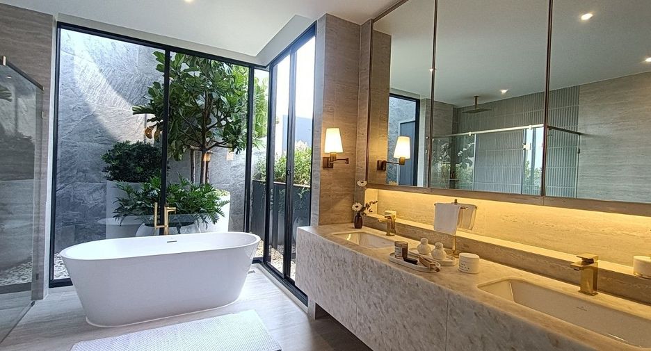 For sale 4 bedrooms house in Bang Kapi, Bangkok