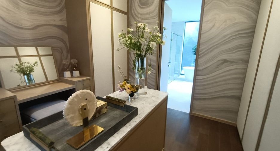 For sale 4 bedrooms house in Bang Kapi, Bangkok
