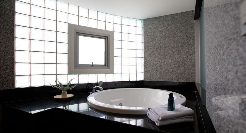 For rent 3 ベッドルーム serviced apartment in Watthana, Bangkok