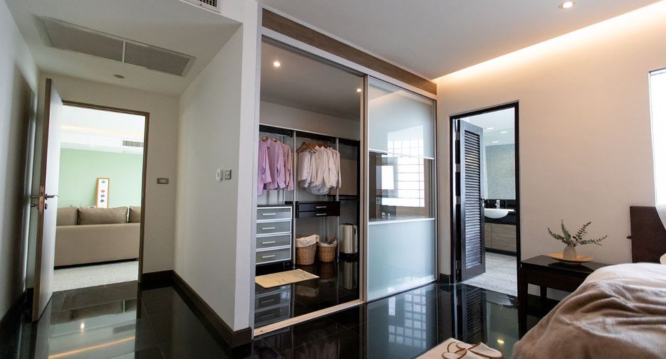 For rent 3 ベッドルーム serviced apartment in Watthana, Bangkok