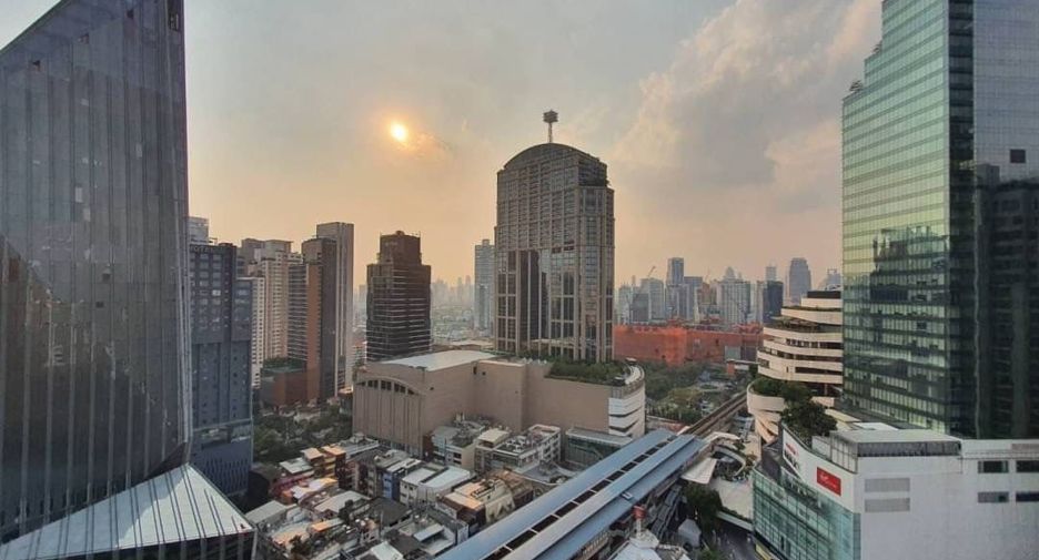 Condo en alquiler de 3 habitaciones en Khlong Toei, Bangkok