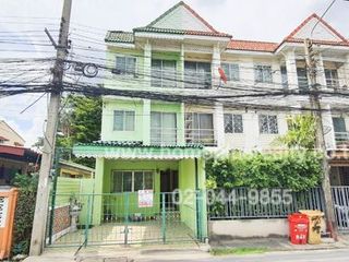 For sale 4 bedrooms townhouse in Sai Mai, Bangkok