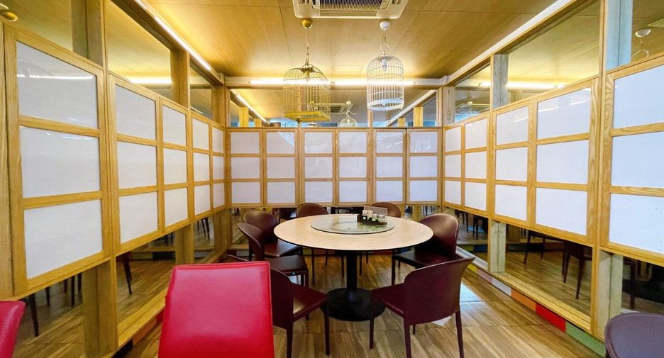 For sale 4 bedrooms retail Space in Samphanthawong, Bangkok