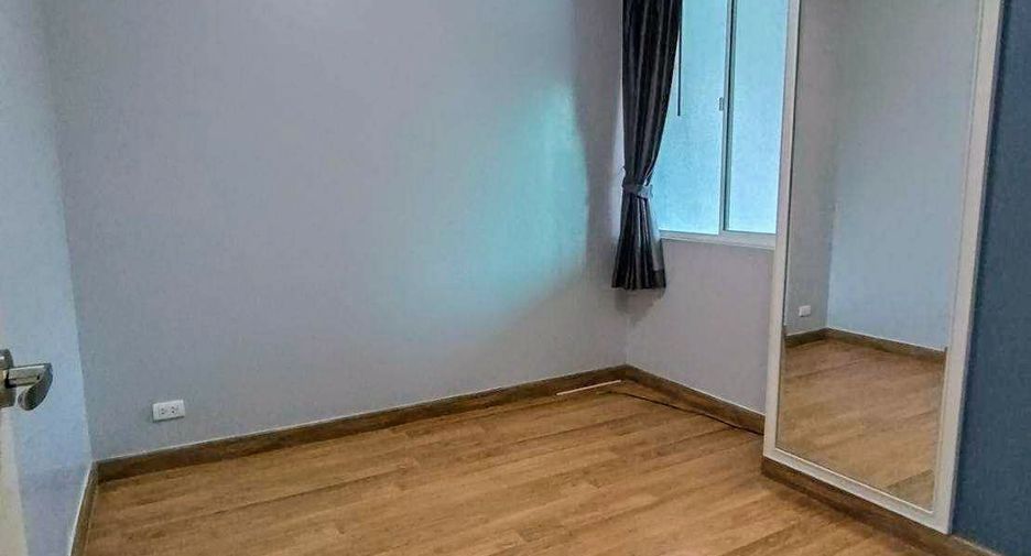Casa adosada en venta de 3 habitaciones en Sai Noi, Nonthaburi