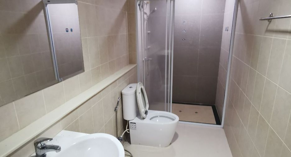 For sale 3 bedrooms townhouse in Thung Khru, Bangkok