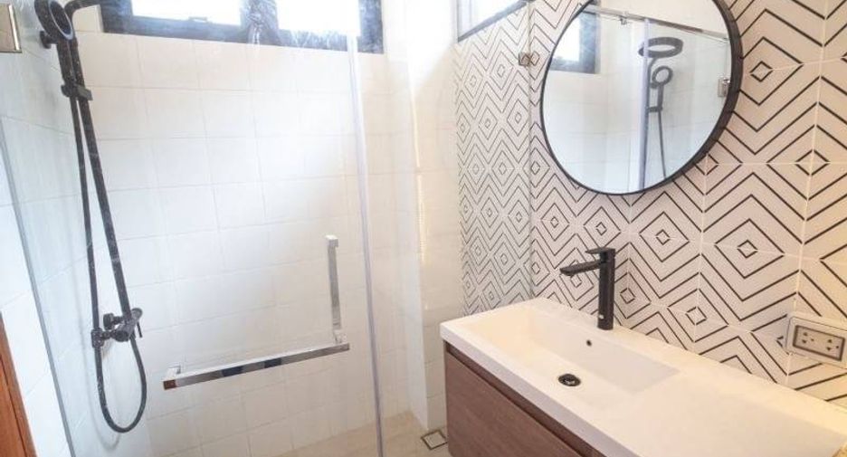 For sale 5 ベッドルーム house in Khlong Toei, Bangkok
