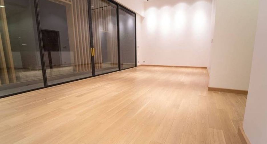 For sale 5 ベッドルーム house in Khlong Toei, Bangkok