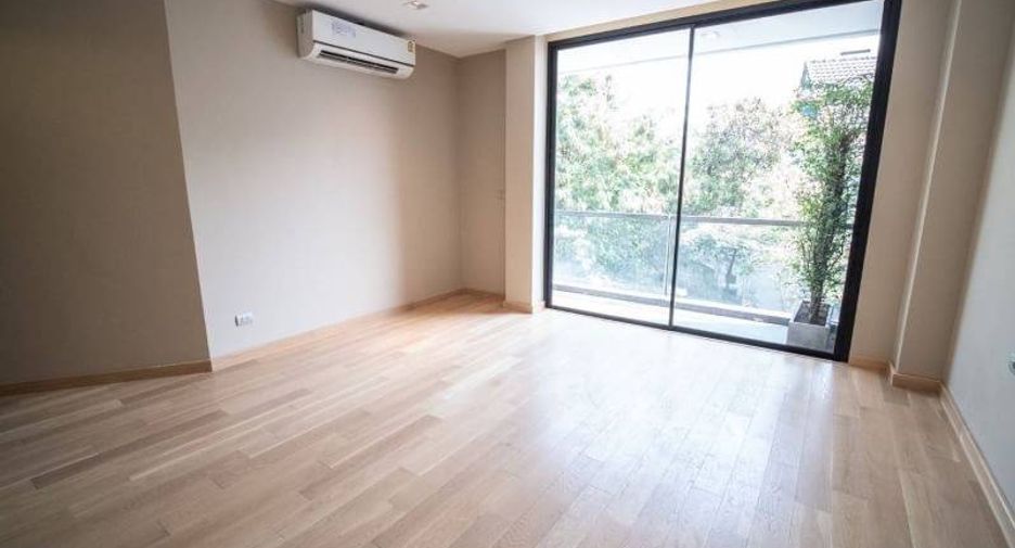 For sale 5 ベッドルーム house in Khlong Toei, Bangkok