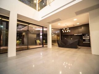For sale 5 ベッドルーム house in Khlong Toei, Bangkok