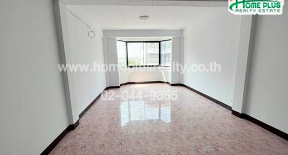 For sale 2 bedrooms retail Space in Lat Krabang, Bangkok