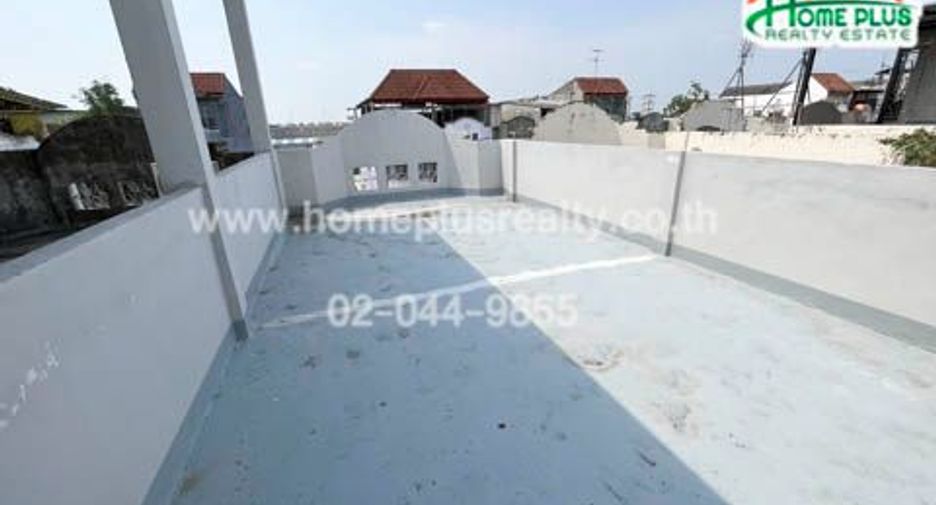 For sale 2 bedrooms retail Space in Lat Krabang, Bangkok
