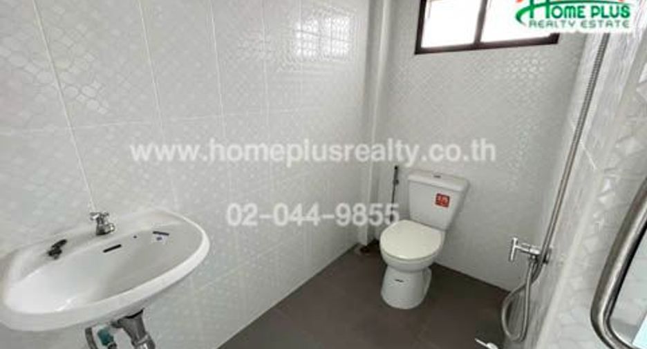 For sale 2 bedrooms retail Space in Lat Krabang, Bangkok