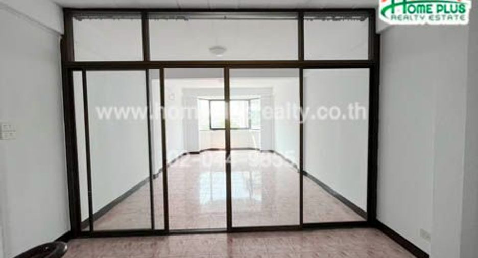 For sale 2 bedrooms retail Space in Lat Krabang, Bangkok