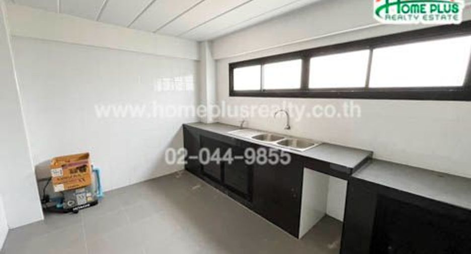 For sale 2 bedrooms retail Space in Lat Krabang, Bangkok