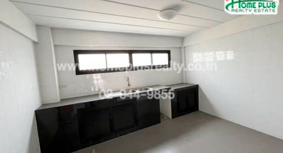 For sale 2 bedrooms retail Space in Lat Krabang, Bangkok