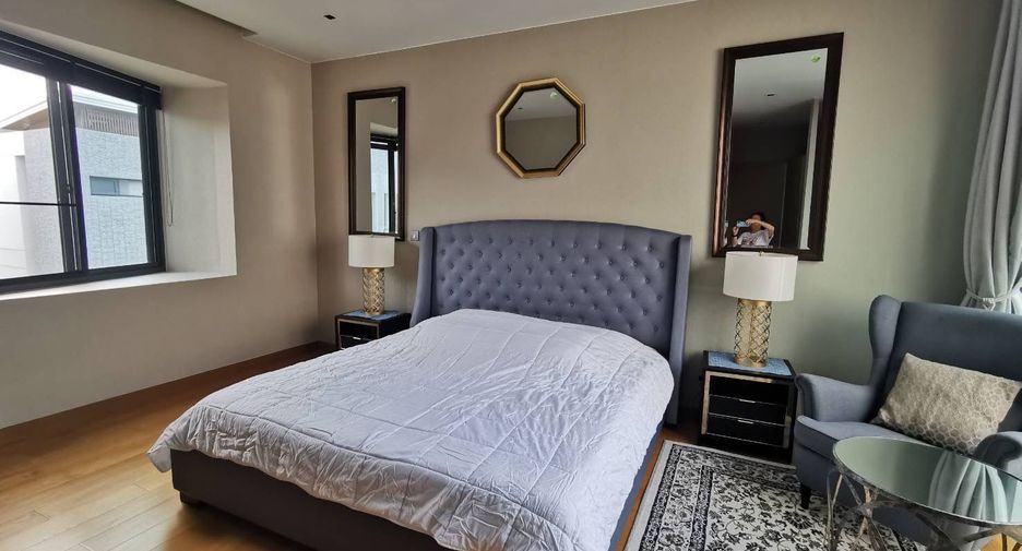 Haus zur Miete mit 4 Zimmer in Huai Khwang, Bangkok