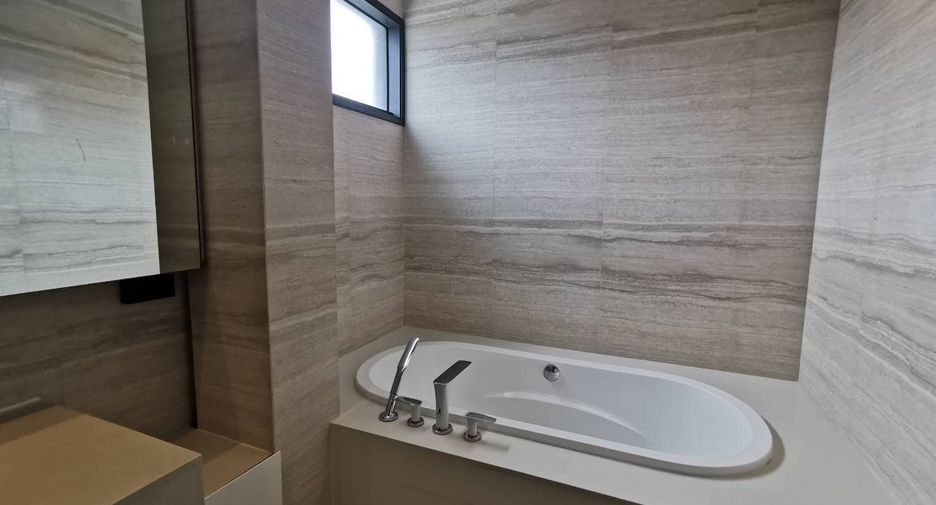 Haus zur Miete mit 4 Zimmer in Huai Khwang, Bangkok