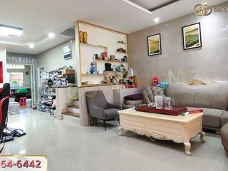 À vendre 4 chambres maison de ville à Phasi Charoen, Bangkok