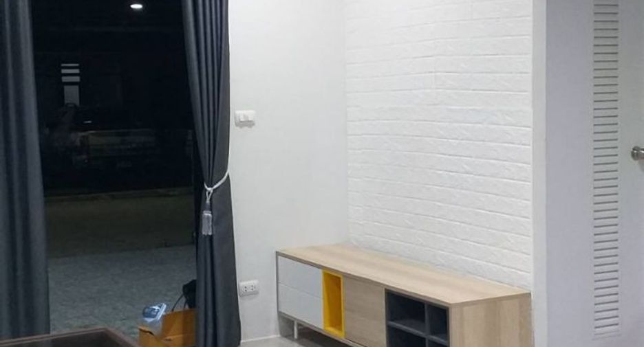 For sale 3 bedrooms townhouse in Pluak Daeng, Rayong