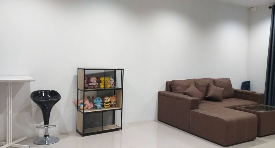 For sale 3 bedrooms townhouse in Pluak Daeng, Rayong