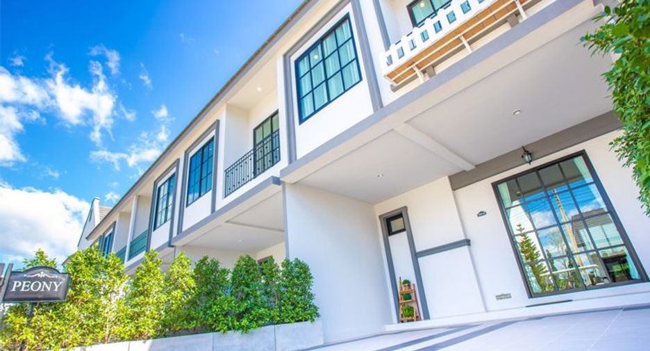 For sale 3 bedrooms townhouse in Pluak Daeng, Rayong