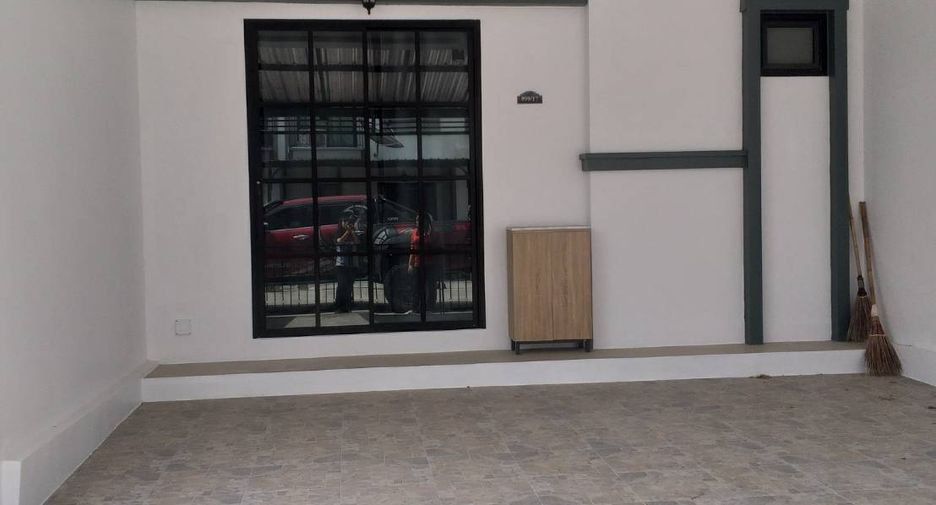 For sale 3 bedrooms townhouse in Pluak Daeng, Rayong