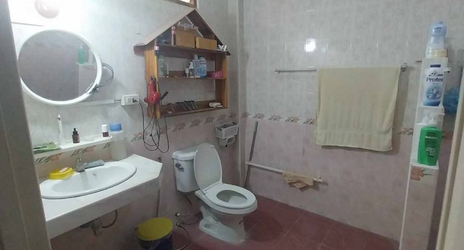 For sale 3 bedrooms house in Mueang Uthai Thani, Uthai Thani