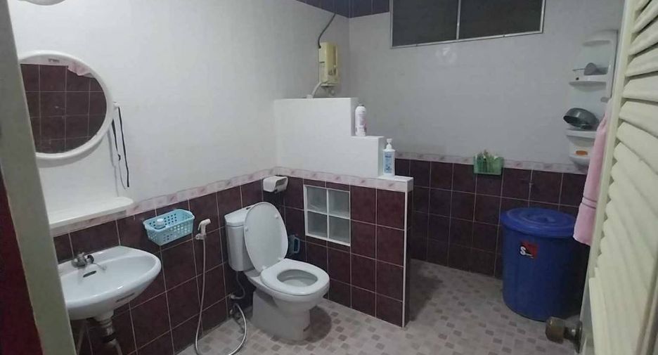 For sale 3 bedrooms house in Mueang Uthai Thani, Uthai Thani