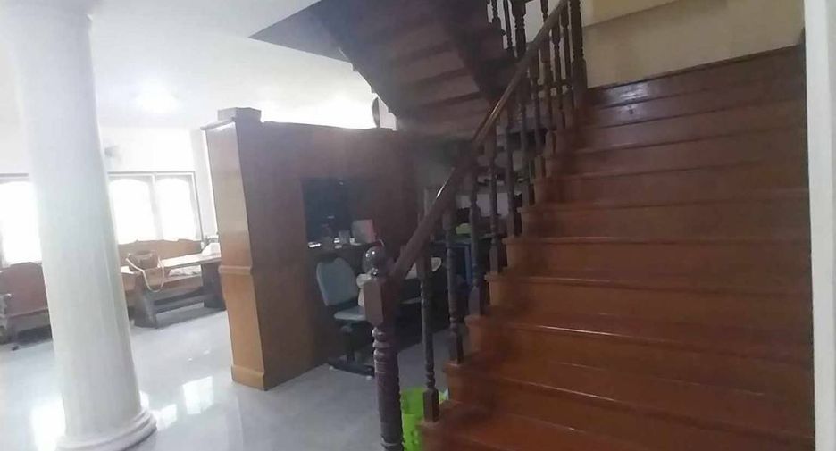 For sale 3 bedrooms house in Mueang Uthai Thani, Uthai Thani