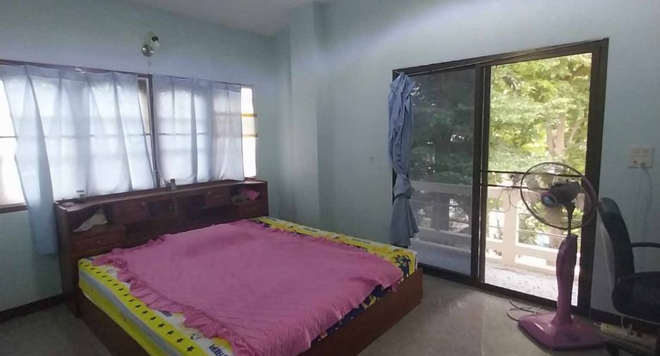 For sale 3 bedrooms house in Mueang Uthai Thani, Uthai Thani