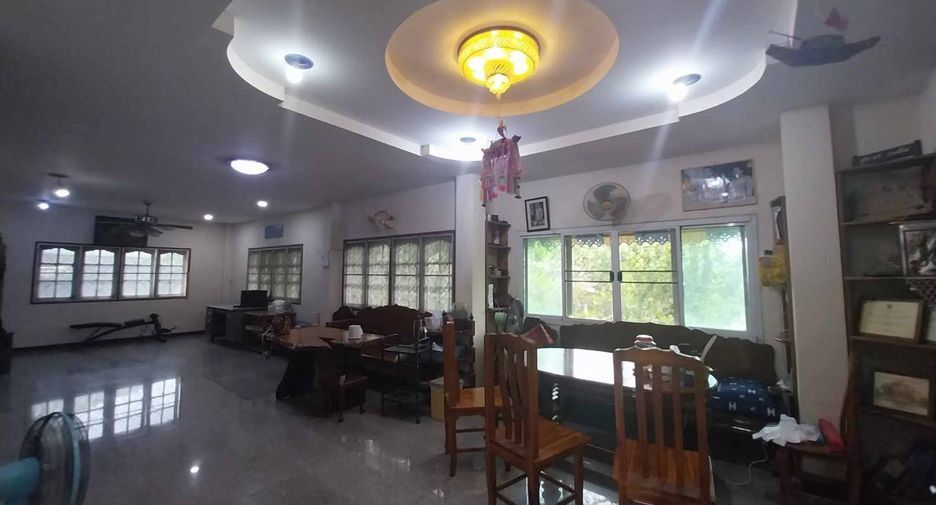 For sale 3 bedrooms house in Mueang Uthai Thani, Uthai Thani