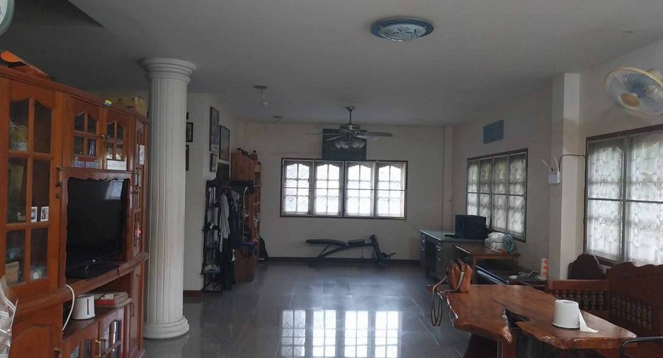 For sale 3 bedrooms house in Mueang Uthai Thani, Uthai Thani