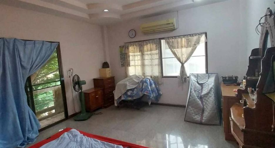 For sale 3 bedrooms house in Mueang Uthai Thani, Uthai Thani