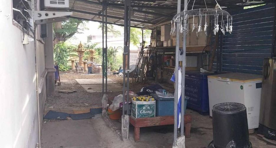 For sale 3 bedrooms house in Mueang Uthai Thani, Uthai Thani
