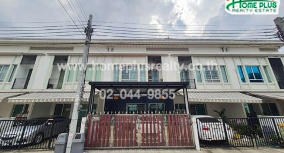 For sale 3 bed townhouse in Khlong Sam Wa, Bangkok
