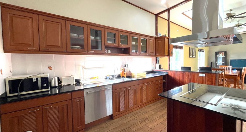 For sale 4 bedrooms retail Space in Mueang Krabi, Krabi