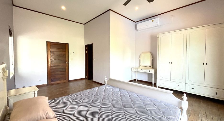For sale 4 bedrooms retail Space in Mueang Krabi, Krabi