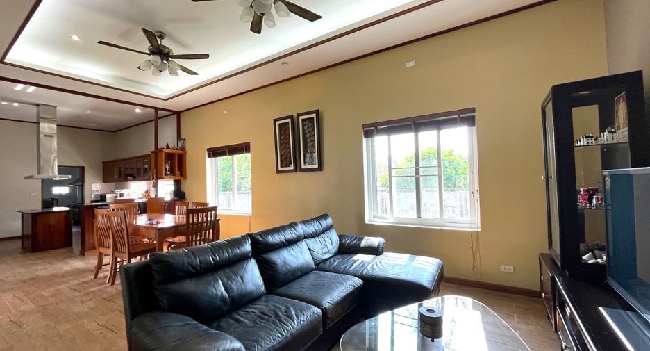 For sale 4 bedrooms retail Space in Mueang Krabi, Krabi