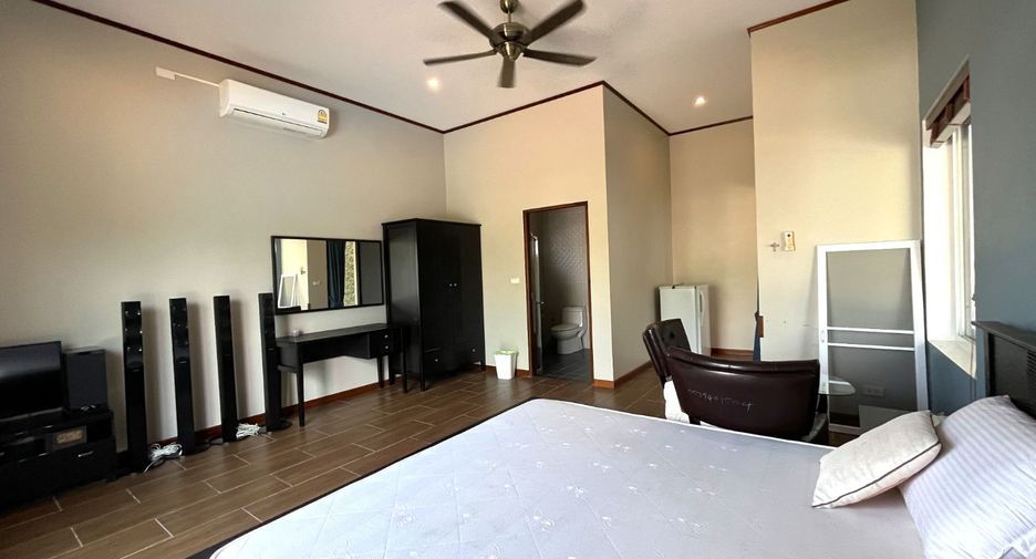 For sale 4 bedrooms retail Space in Mueang Krabi, Krabi