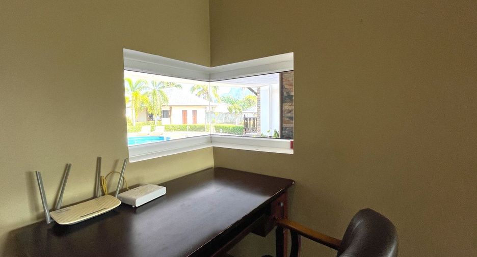 For sale 4 bedrooms retail Space in Mueang Krabi, Krabi