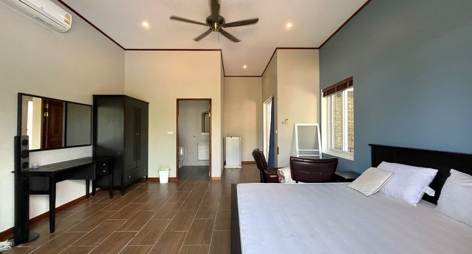 For sale 4 bedrooms retail Space in Mueang Krabi, Krabi