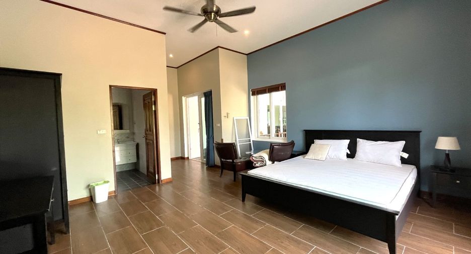 For sale 4 bedrooms retail Space in Mueang Krabi, Krabi