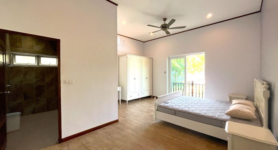 For sale 4 bedrooms retail Space in Mueang Krabi, Krabi