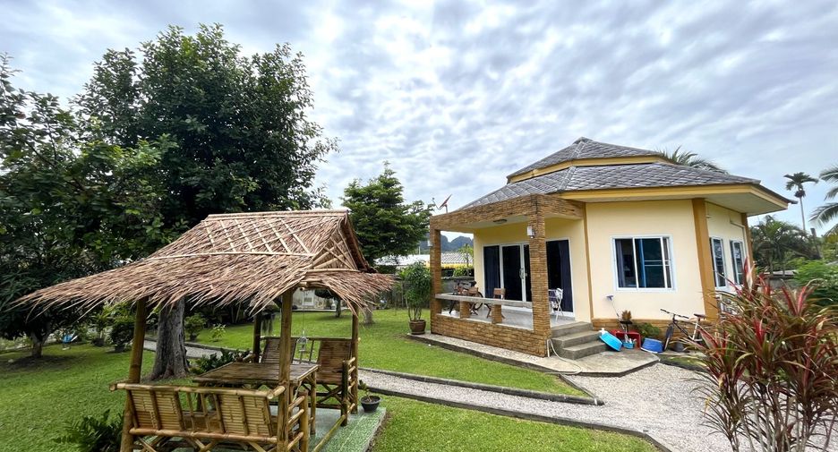 For sale 4 bedrooms retail Space in Mueang Krabi, Krabi