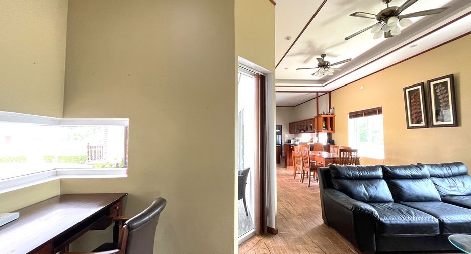 For sale 4 bedrooms retail Space in Mueang Krabi, Krabi