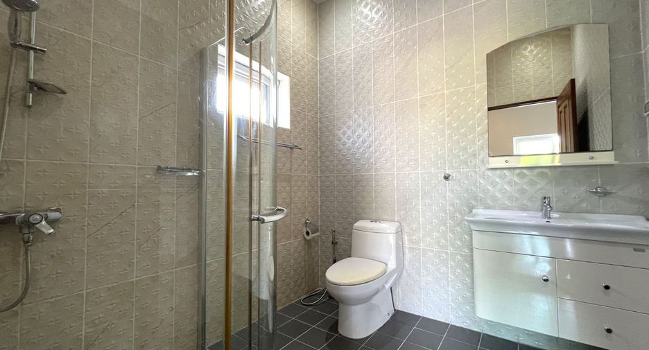 For sale 4 bedrooms retail Space in Mueang Krabi, Krabi